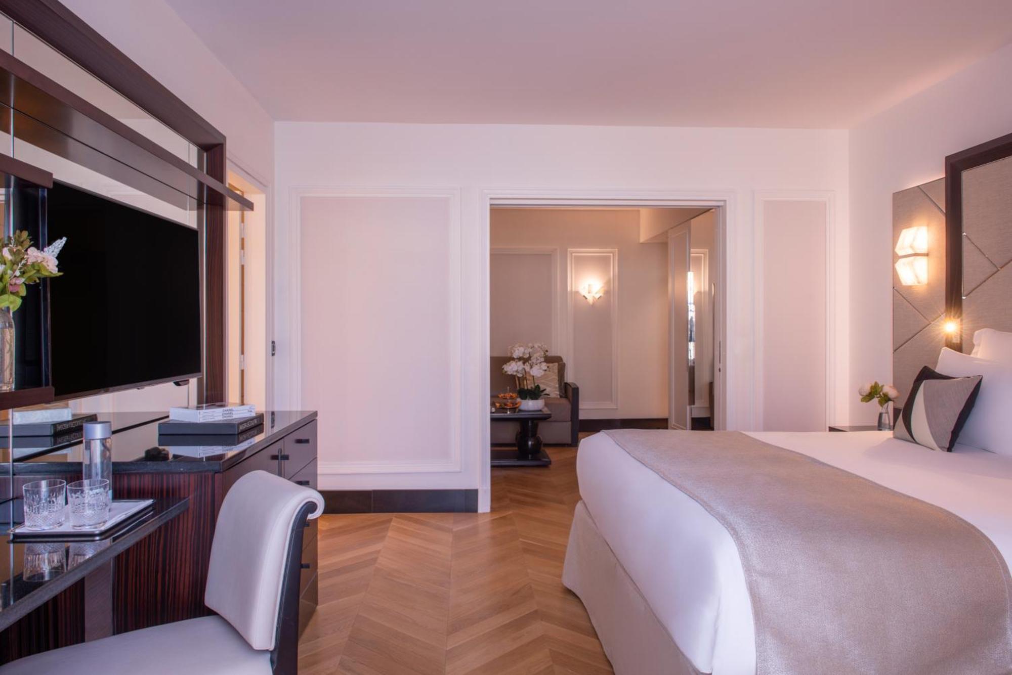 L'Hotel Du Collectionneur Párizs Kültér fotó A suite at the hotel